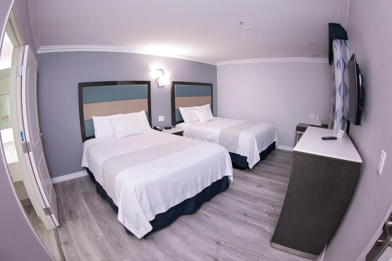 Travelodge Inn & Suites By Wyndham Уэст-Ковина Экстерьер фото