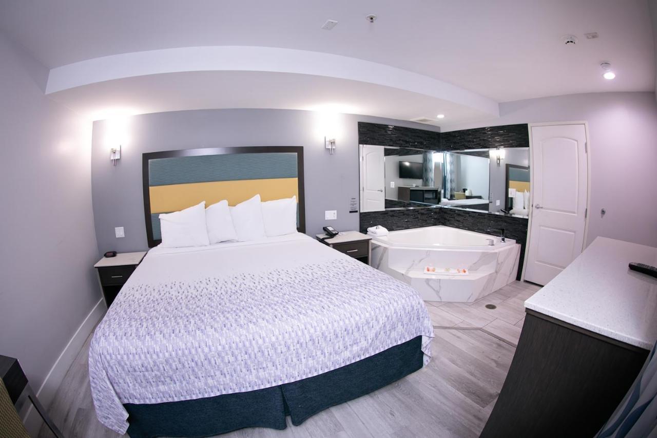 Travelodge Inn & Suites By Wyndham Уэст-Ковина Экстерьер фото