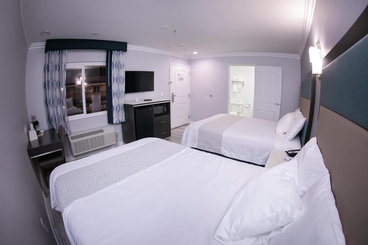 Travelodge Inn & Suites By Wyndham Уэст-Ковина Экстерьер фото