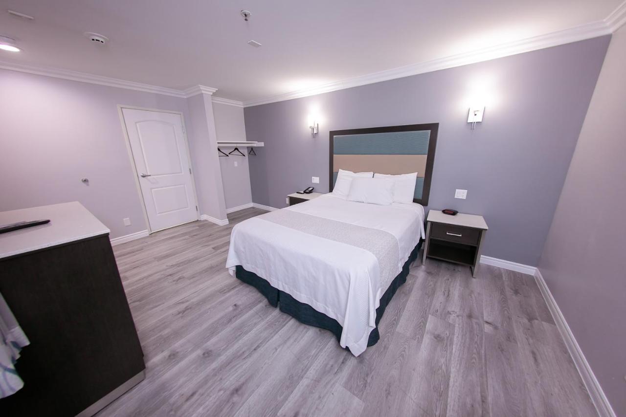 Travelodge Inn & Suites By Wyndham Уэст-Ковина Экстерьер фото