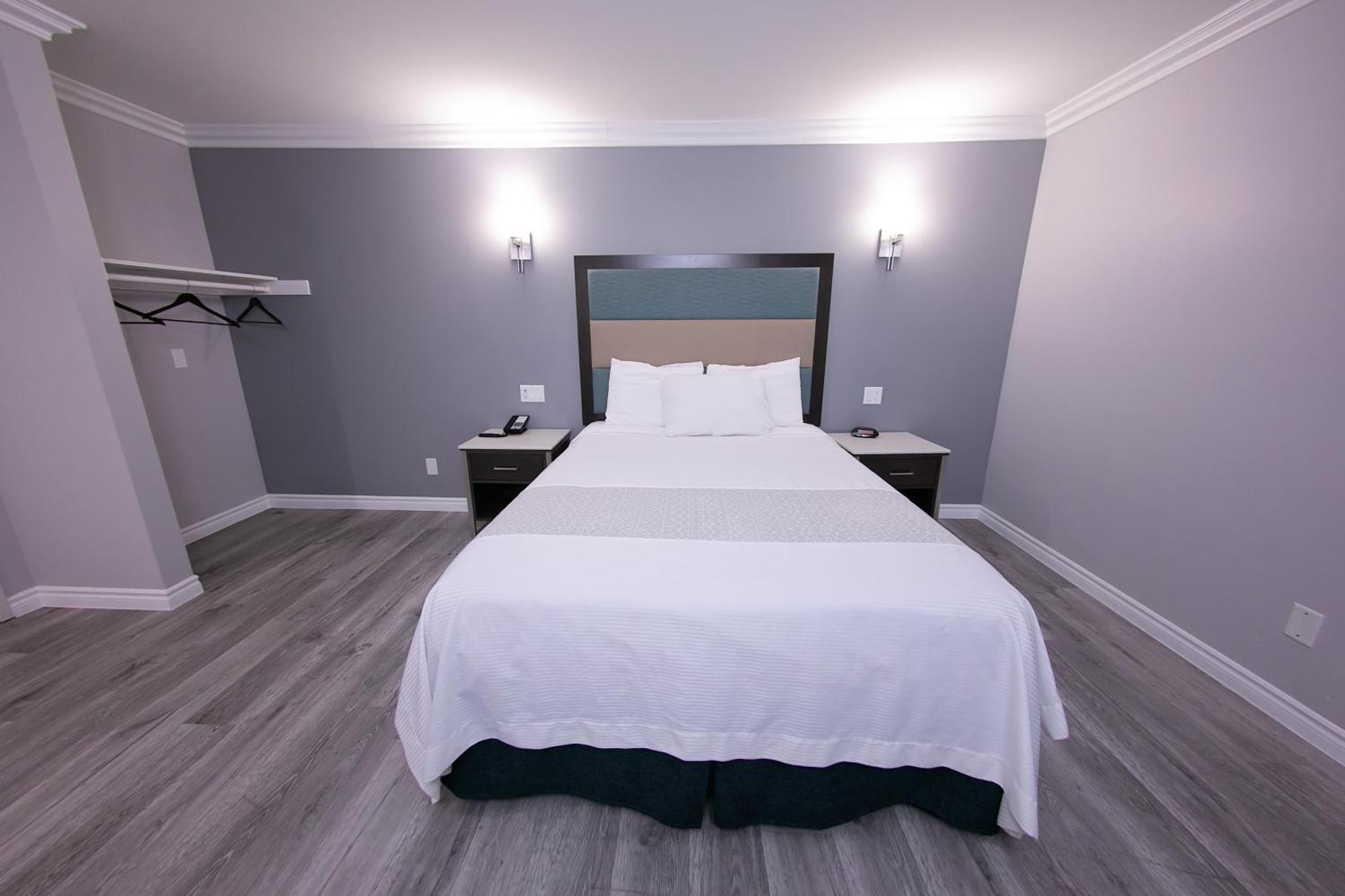 Travelodge Inn & Suites By Wyndham Уэст-Ковина Номер фото