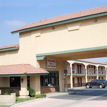 Travelodge Inn & Suites By Wyndham Уэст-Ковина Экстерьер фото